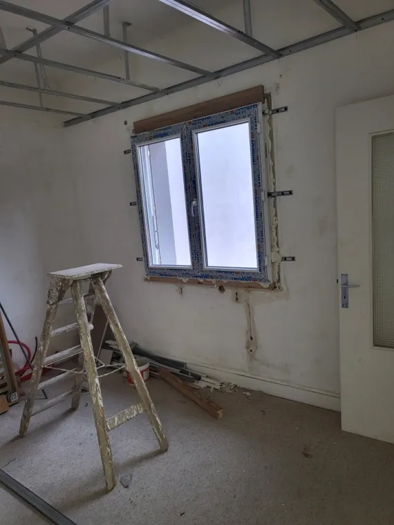 Réfection des murs et pose d'un faux plafond