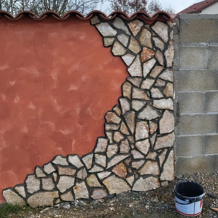 Peinture décorative façade mur de clôture à Péronnas