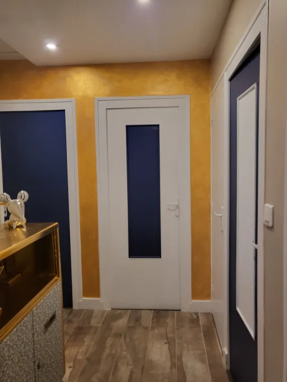 Création de moulures sur portes et mise en peinture