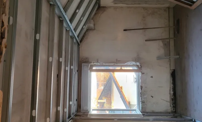 Pose structure métallique pour création faux plafond