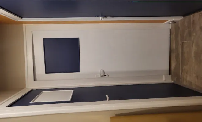 Création de moulures sur portes et mise en peinture