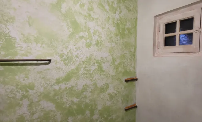 Application de peinture décorative au journal