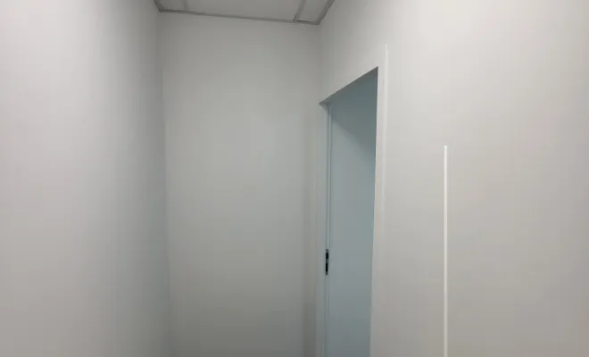 Application de peinture blanche