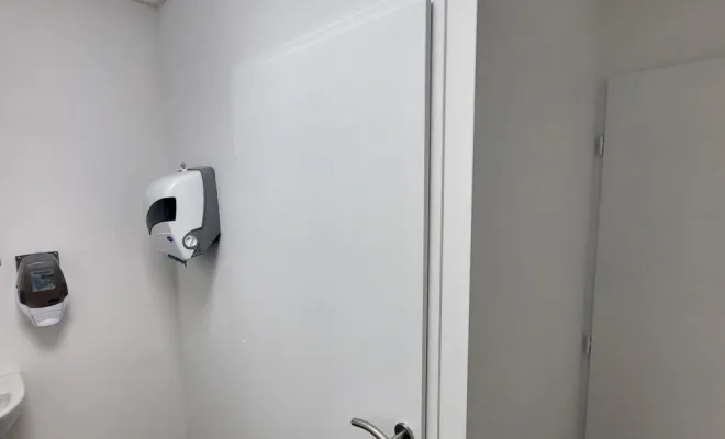 Application de peinture blanche