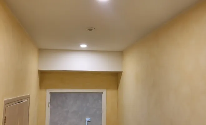 Peinture décorative à l'essuyé, montée d'escalier et cuisine RDC