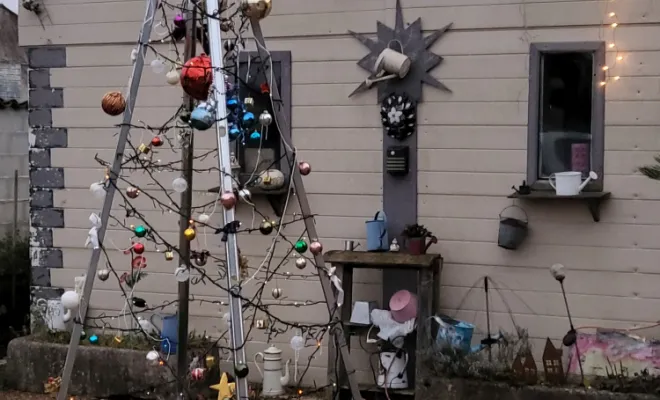 Construction d'une structure métallique en forme de sapin