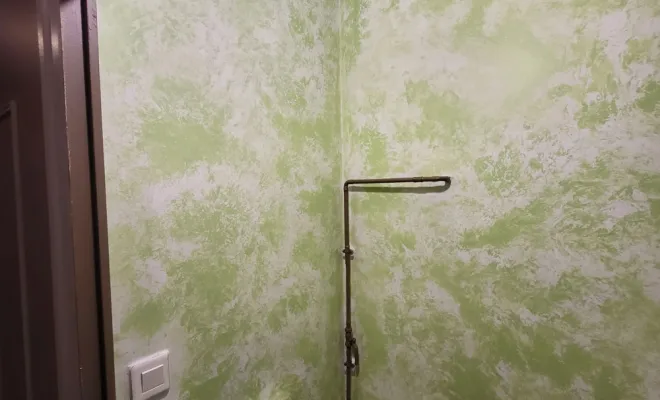 Peinture décorative au journal WC PERONNAS